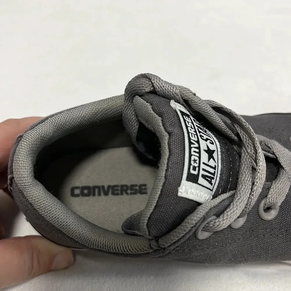 Converse || Junior Chuck Taylor All Star Classic Sneakers in Gray size 3.
